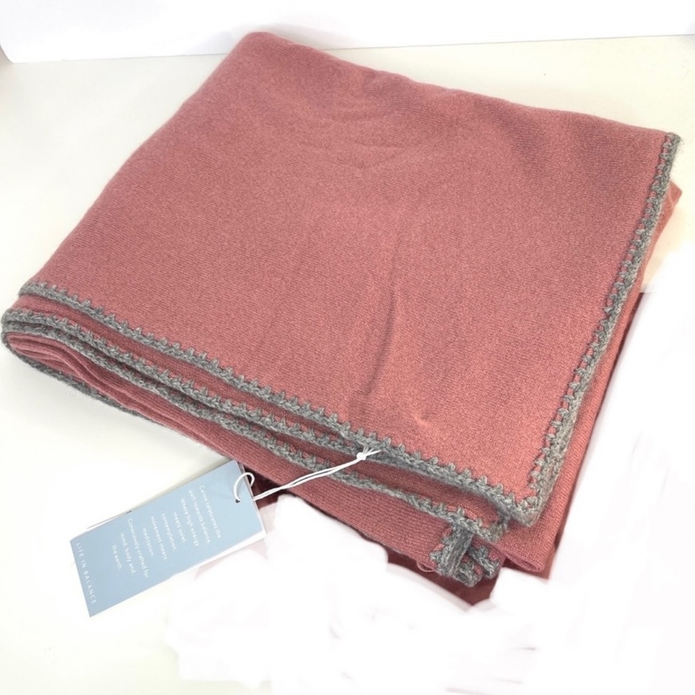 JOHNNY WAS Calme NEW 100% Cashmere Whipstitch Throw Blanket W Dust Bag Rose Pink - Picture 2 of 8